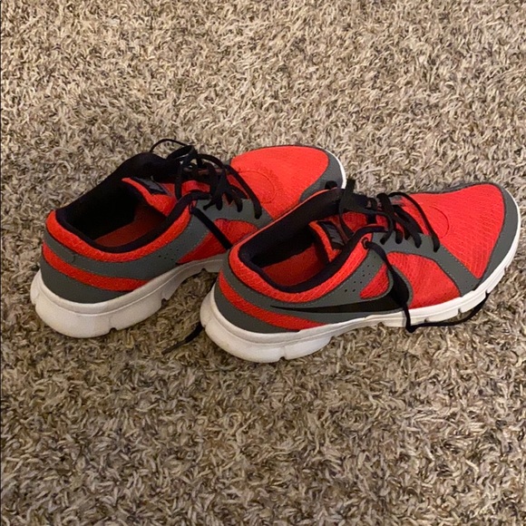 Red/Gray Nike Youth 6.5 - Picture 4 of 6